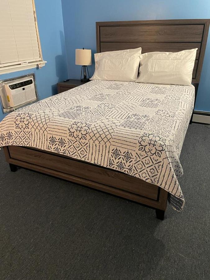 Privatunterkunft Large 3-bedrooms/2-bath Apt, One Block To Train New York